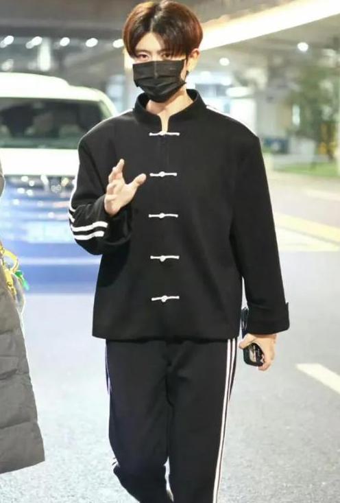 这几位大明星“捞钱”的样子太难看了凯发K8为了割韭菜脸面都不要了？(图1)